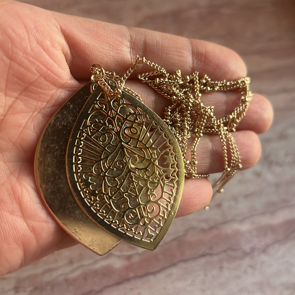 Golden double strand shiny pendant necklace
